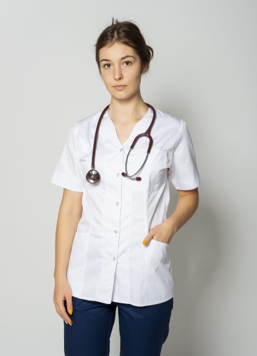 Games damska bluza medyczna Marzena, dopasowany krój, ozdobny dekolt, funkcjonale kieszenie, zapinana na napy, kontrastowa lamówka