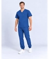 Model w niebieskim uniformie medycznym.png