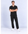 Portret mężczyzny w czarnych scrubsach.png