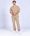 Delikatnie rozjaśniony beżowy uniform medyczny.png