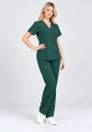 komplet medyczny damski, butelkowa zieleń, komplet chirurgiczny, kobiecy, stylowy, uniform, mundurek medyczny, bluza medyczna, spodnie medyczne, zielony