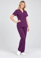komplet medyczny damski, śliwka, fiolet, komplet chirurgiczny, kobiecy, stylowy, uniform, mundurek medyczny, bluza medyczna, spodnie medyczne, fioletowy